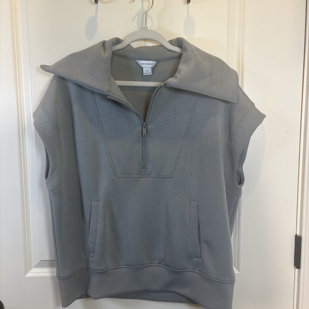 Rae Mode Size Large Sage Mock Neck Half Zip Short Sleeve Pullover Scuba Knit Top
